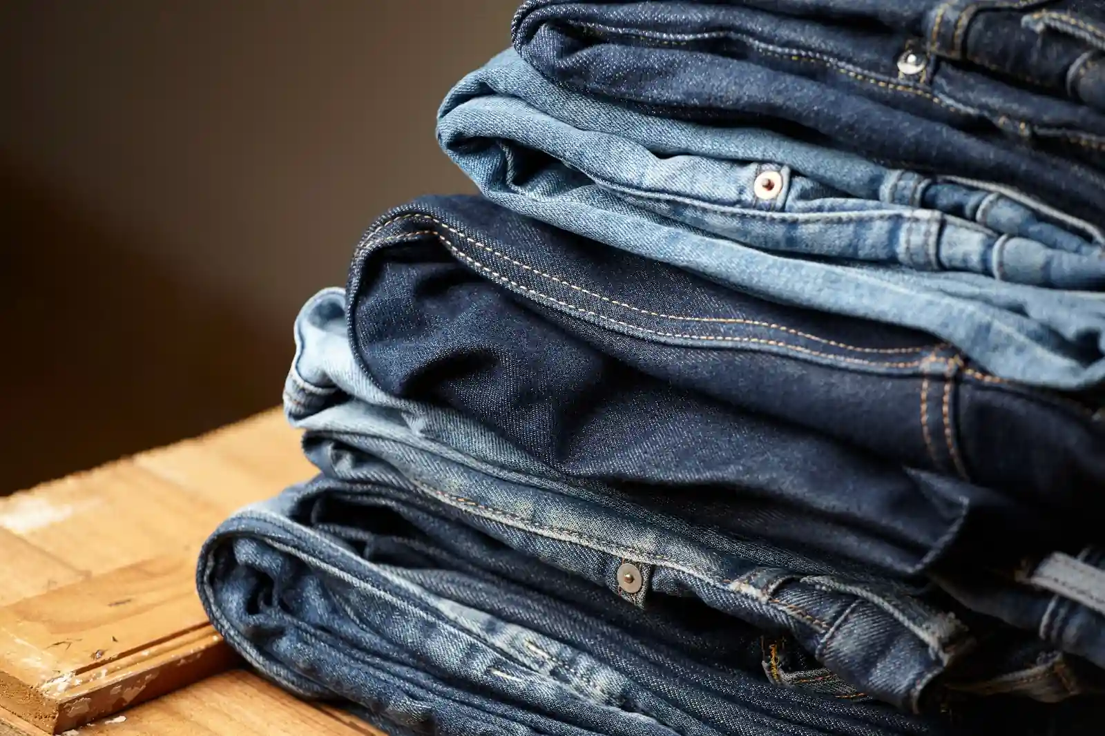 mencuci celana jeans